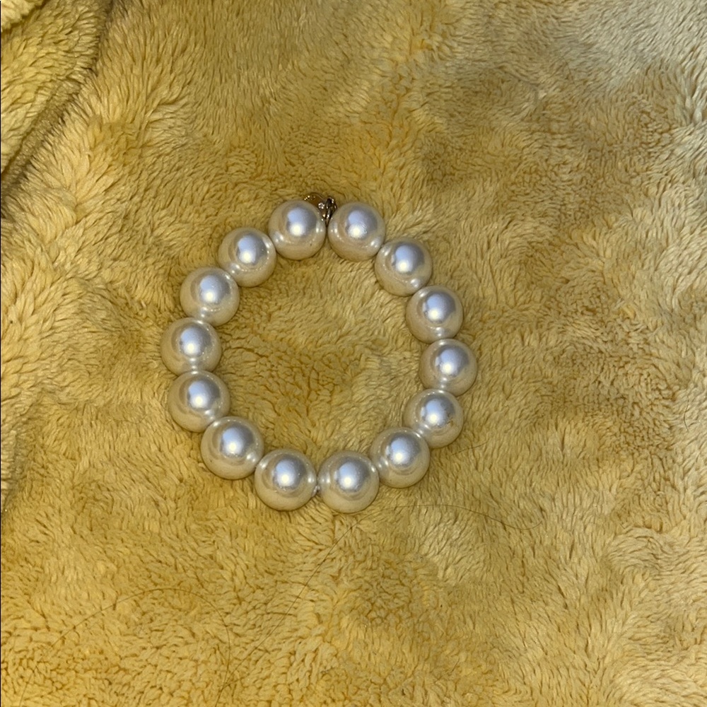 Elegant Pearl Bracelet